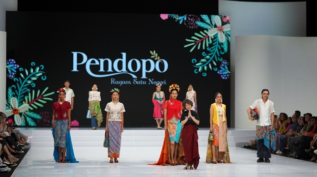Pendopo Tampilkan Pencak Warna Betawi di Indonesia Fashion Week 2024