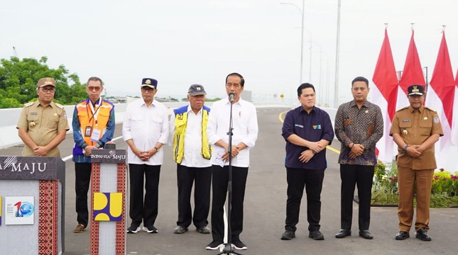 Percepat Konektivitas Menuju Pelabuhan, Presiden Jokowi Resmikan Jalan Akses Tol Makassar New Port